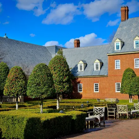 The Founders Inn and Spa, Tapestry Collection by Hilton Отели рядом с достопримечательностью «Регентский университет»