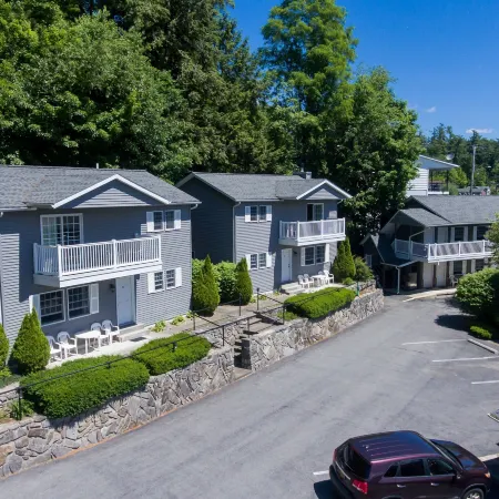 Americas Best Value Inn and Suites Lake George Отели рядом с достопримечательностью «Форт Уильям Генри»