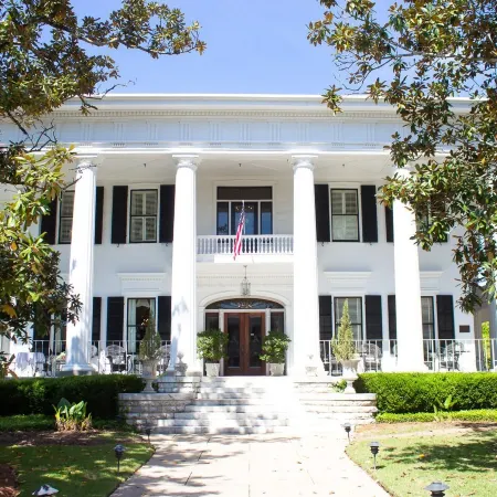 1842 Inn Hotels in Macon