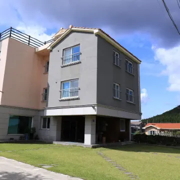 Woojinsam Pension Hotels near Bengdwigul Cave