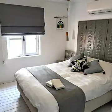 納爾咖啡廳旅館