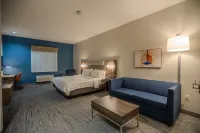 Holiday Inn Express & Suites CLEVELAND by IHG - Parkplatz