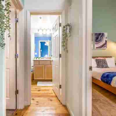 100 Year-Old Historic Brick 2Br Loft & Large Patio & Hammocks & High Ceiling Rooms
