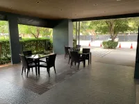 Coco Beach Resort Bangsaen Отели рядом с достопримечательностью «Пляж Воннапа»
