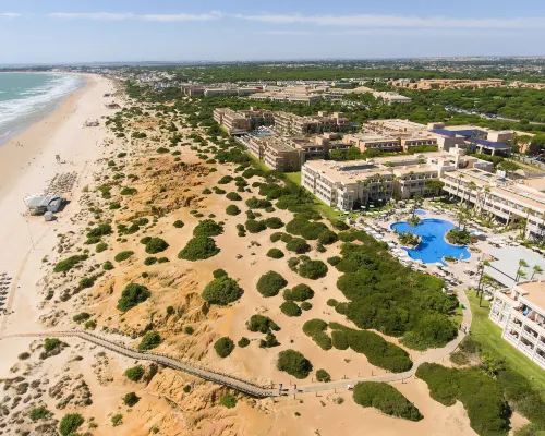Hipotels Playa la Barrosa - Adults Only โรงแรมในชีคลานา เด ลา ฟรอนเตรา