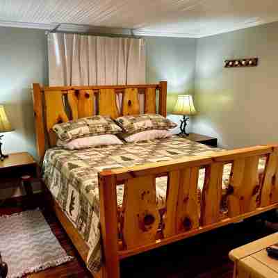 Rivers Edge Cabin, Swimming, Tubing, Fishing, Fire Pit, Grill, Wi-Fi, Relaxing! Rooms