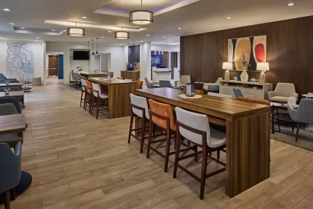 Holiday Inn Express & Suites Charleston Dwtn - Westedge Отели рядом с достопримечательностью «Historic Charleston Foundation»