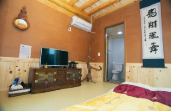 ラォン ハノック ゴッジャム チャマン壁画村周辺のホテル