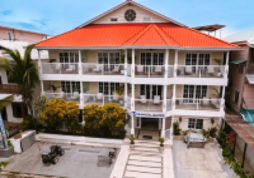 Tropical Suites Hotel โรงแรมใน