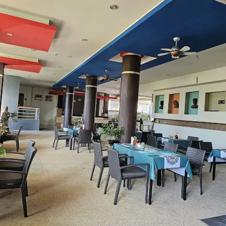 Am Surin Place Phuket Отели рядом с достопримечательностью «Пляж Лэм Сингх»