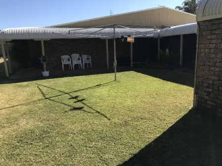 Tea Gardens Motel Отели в г. Хокс Нест