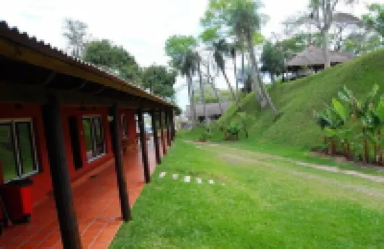 Río Arriba Suites & Apartments & Restó Отели в г. 