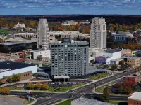 DoubleTree by Hilton Battle Creek - Parkplatz