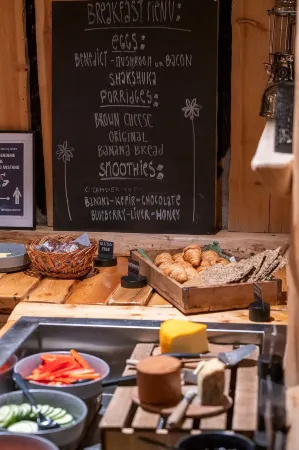 Basecamp Hotel Отели рядом с достопримечательностью «Всемирное семенохранилище»