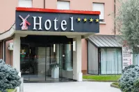 Hotel Molino Rosso Hotels near Ayrton Senna monument