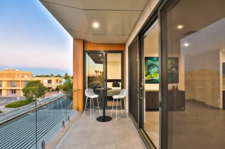 Indulge Apartments - City View Penthouses