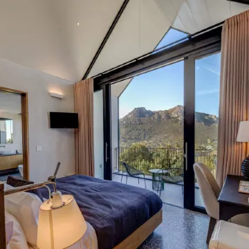 Future Found Sanctuary in Hout Bay by Newmark Отели рядом с достопримечательностью «Винодельня Groot Constantia»