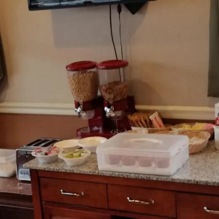 Colonie Inn and Suites