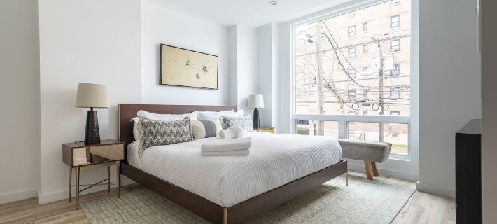 Stylish 3Br Retreat w Private Deck Near NYC Hotéis em Hoboken