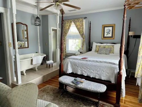 Red Rocker Inn Hotels in Swannanoa