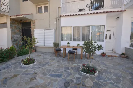 K&C Rooms- Apartments Отели в г. Markopoulo