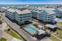 Lagoon Landing 202- Beautifully Decorated Condo With Balcony Pool Steps to Beach Lagoon