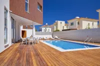 Seaview Luxury Villa Jacuzzi & Pool! 2 Min Beach - Beach