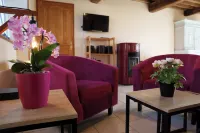 Country house in quiet cul-de-sac, with beautiful view of the Morvan, single storey Hotels in Saint-Germain-des-Champs