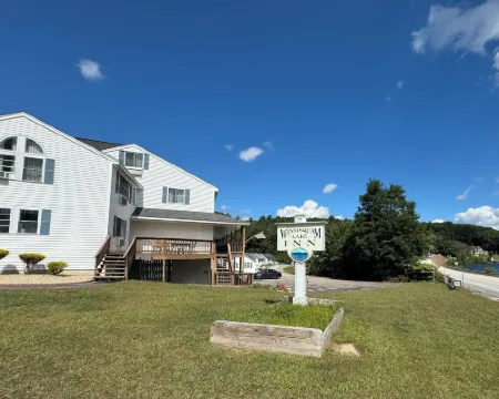Winnisquam Lake Inn Hotels in Tilton
