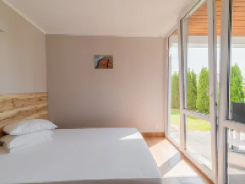 Holiday Homes with Pool, Close to the Beach