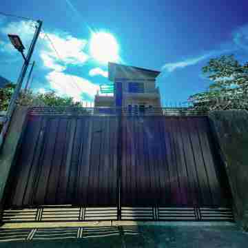 Rb's Three Storey House Hotel Exterior