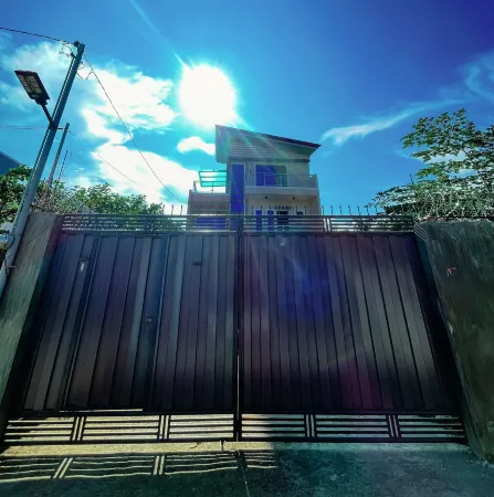 Rb's Three Storey House