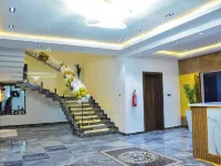 Kim Royals Hotel and Suites