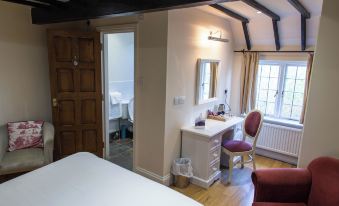The Thatched Cottage Inn