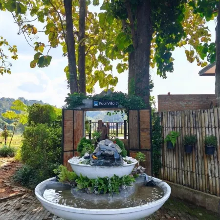 Brick Box Pool Villa & Cafe