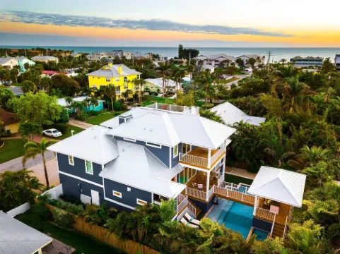 Slice of Paradise by Beach Retreats