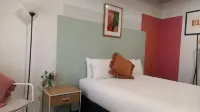 Cessnock Vintage Motor Inn Hotels near BIG W Cessnock