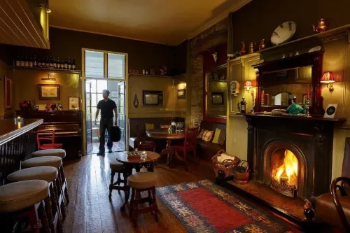 Wild Honey Inn - bar