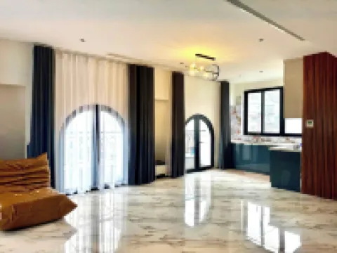 Luxe Paradise Suites Hotel Hoang Cau Hotels near Dong Da