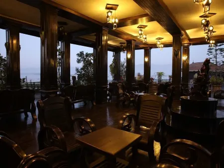 Skylake Inle Resort Отели рядом с достопримечательностью «Shwe Yan Pyay Monastery»
