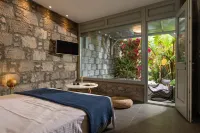 Melagrana Hotels in Milos