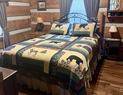 Mountain Retreat - WiFi, Rustic Charm, Scenic Views