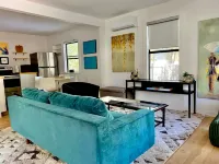 Cozy Living Space with Full Kitchen and Outdoor Courtyard - Vibrant Oasis 트래비스 카운티 호텔