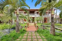 Magnificent Eight Bedroom Holiday Home Hotels near Great Escapes Multiservices