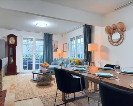 スペーシャス 4 ベッドルームズ ハウス ストラッサンのホテル