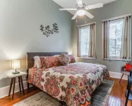 Spacious, Walkable & Cozy with lots of Space! King and Queen beds