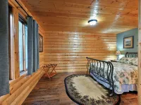 Muskie Ridge- beautiful and rustic 3 bedroom cabin near the Chippewa Flowage. Hotels in Hunter