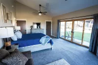 Spacious 8-bedroom house with a private heated pool, spa, pickleball and more!