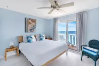 Water Front Beach House w/ Private Beach with 3 Bedrooms/2 Bathrooms/Large Deck