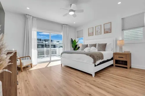 2 blocks 2 Beach, Linens+towels Included, OutdoorTV, Parking, Coffee Included